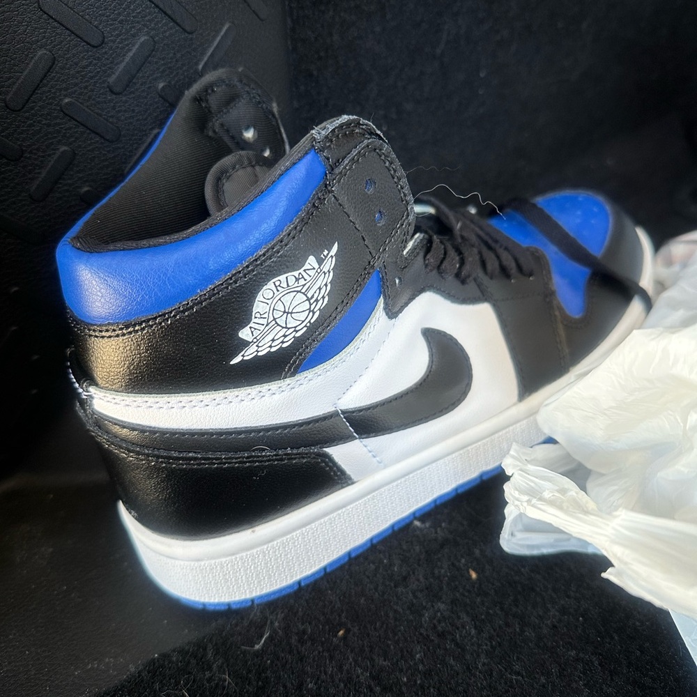 Jordan Men's Black and Blue Sneakers